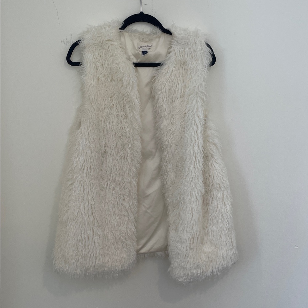 Universal Thread Cream Faux Fur Vest